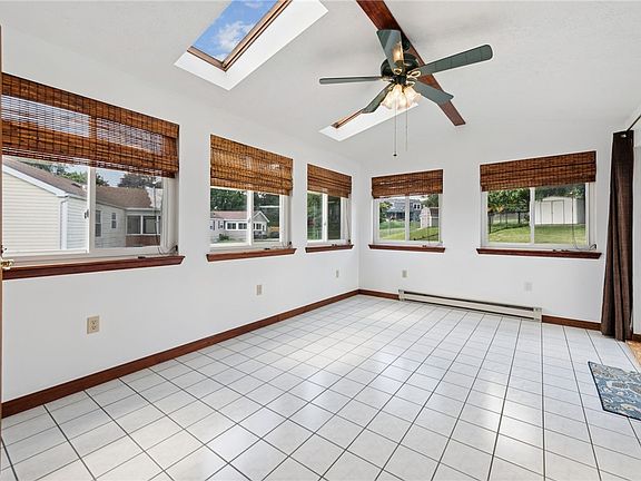 5th image of 443 Huntingdon Ave