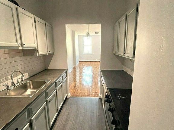 2nd image of 908 Hancock St #2B