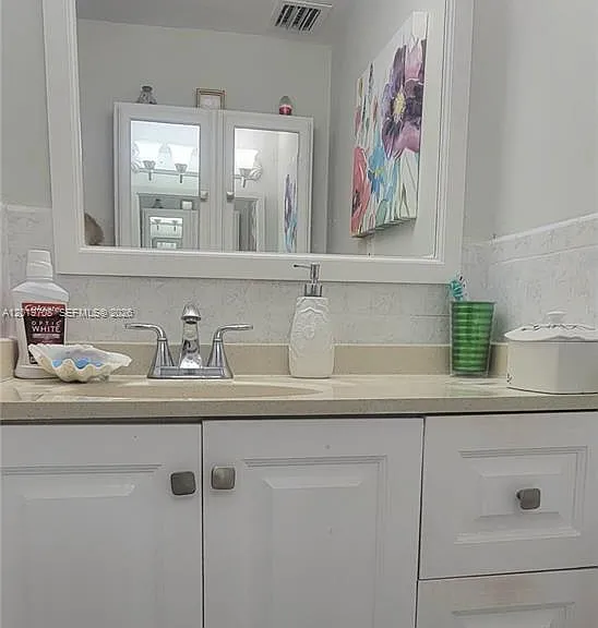 3600 NE 170th St #404 — Photo 3