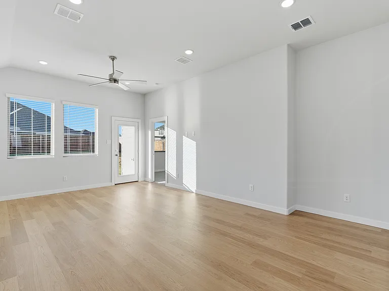 3912 Sandstone Dr — Photo 11