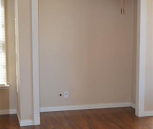 4th image of 3248 Odessa Ave