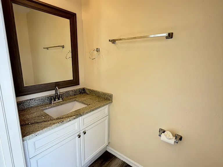 1019 SE 11th St #3 — Photo 7