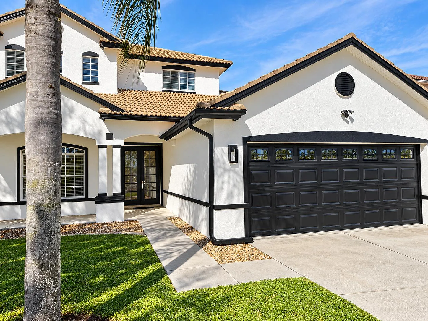 4 bed, 2885 sqft, $8,995 — Photo 3