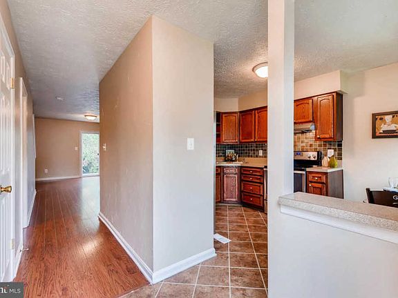 4th image of 404 Ruxton Ct