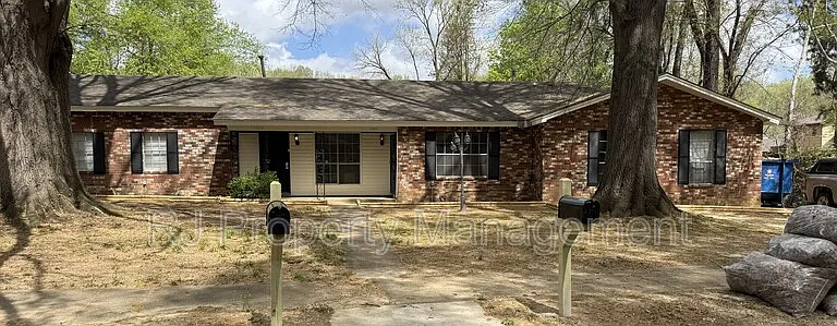 4352 Ann Arbor Ln — Photo 2