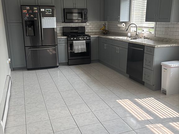 4th image of 135 Sanford Ave Floor 2