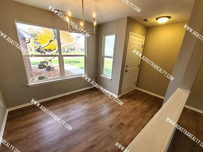 121 Ames St — Photo 3