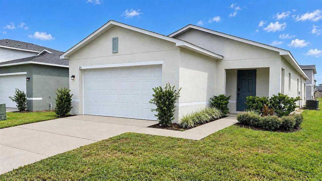 3 bed, 2.0 bath, 1584 sqft, $1,795 — Photo 1