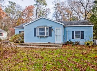 606 County Rd, Holyoke, MA 01040