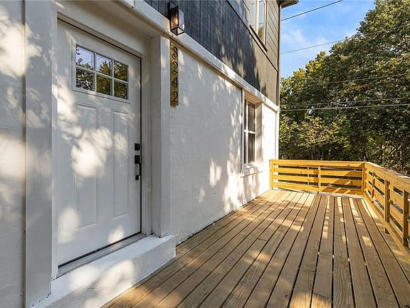 4th image of 3242 Roberts St