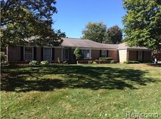 21615 Kilrush Dr, Northville, MI