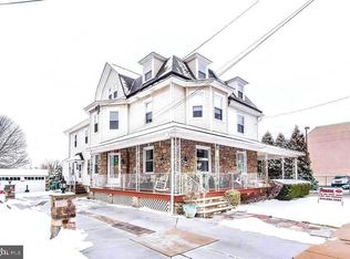 8021 Pine Rd, Philadelphia, PA 19111