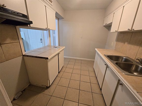5th image of 3725 Wesley Dr