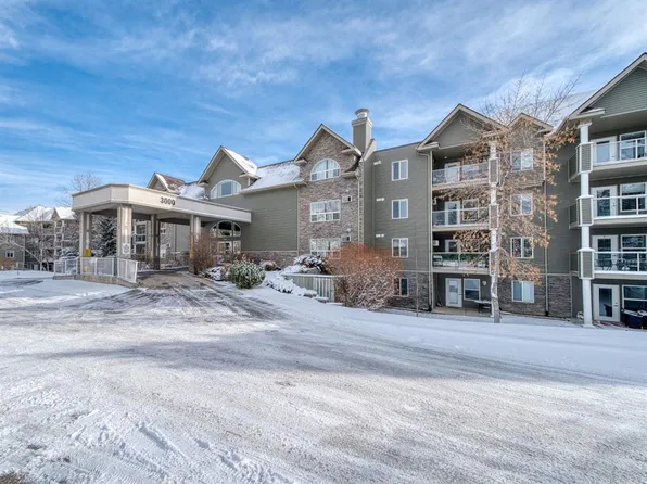 3208 W Millrise Point SW, Calgary, AB T2Y 3W4