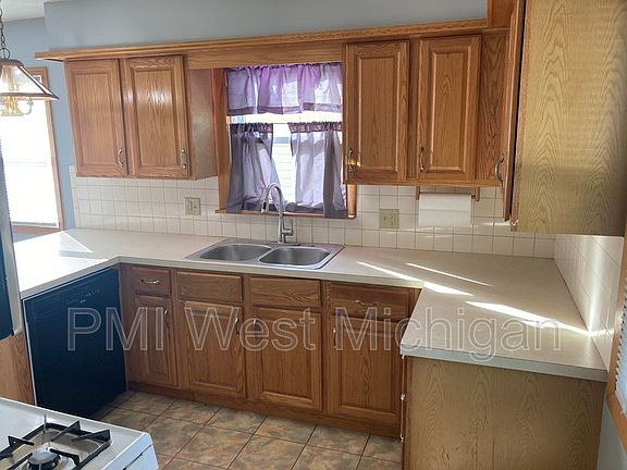 5th image of 1958 Crestmoor Ct SE