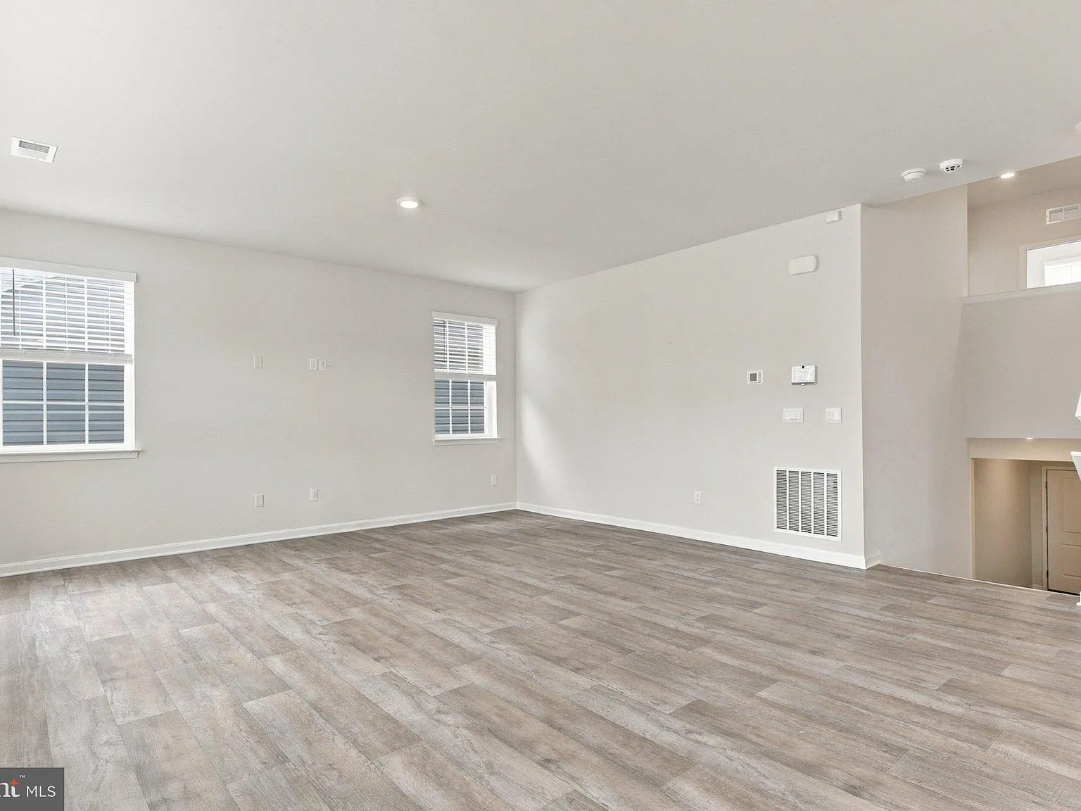 4 bed, 3.0 bath, 2278 sqft, $2,700 — Photo 2