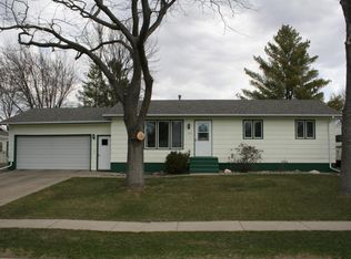 703 18th Ave NE, Aberdeen, SD 57401