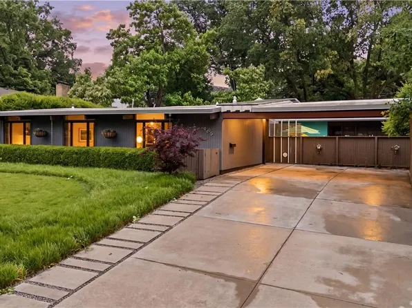 9805 Aberdeen St, Overland Park, KS 66206