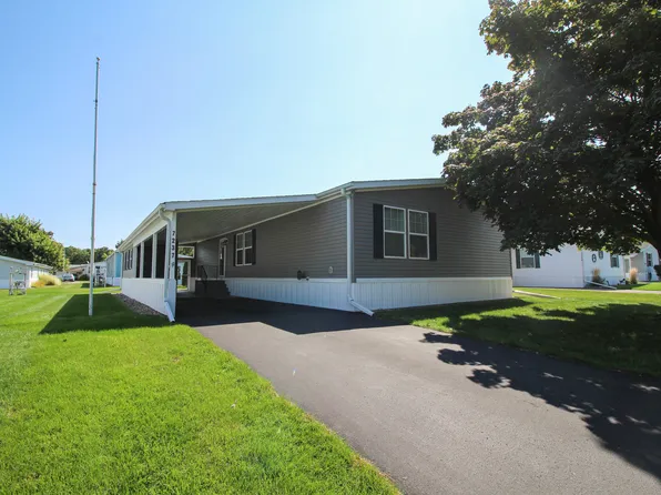 7237 White Oak Cir, Portage, MI 49002