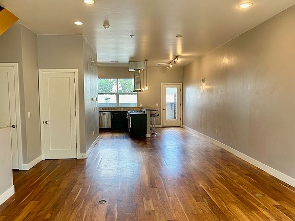 3rd image of 1015 21st St #103