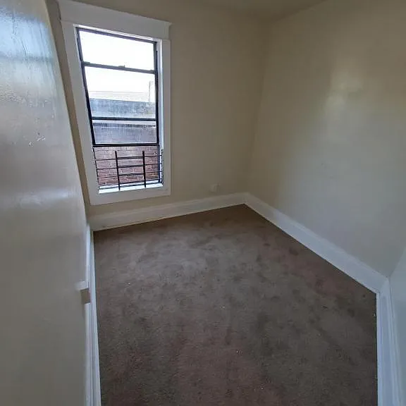 213-215 E Main St #3 — Photo 6