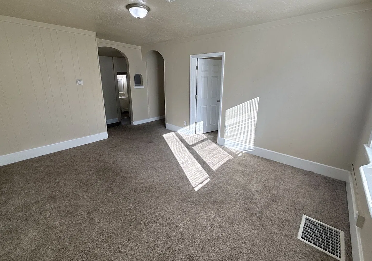 966-972 Center St 4 Plex — Photo 2