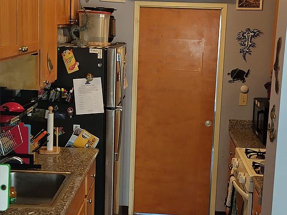 4th image of 1124 Reeves Ct