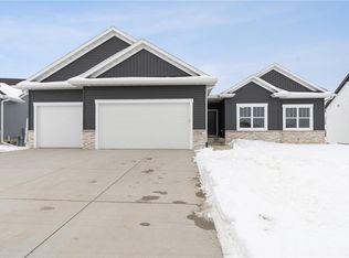 1178 Hickory Ridge Dr, Marion, IA 52302