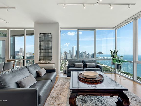 3rd image of 1201 S Prairie Ave APT 5003