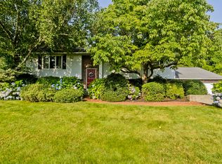 158 Central Park Dr, Holyoke, MA 01040