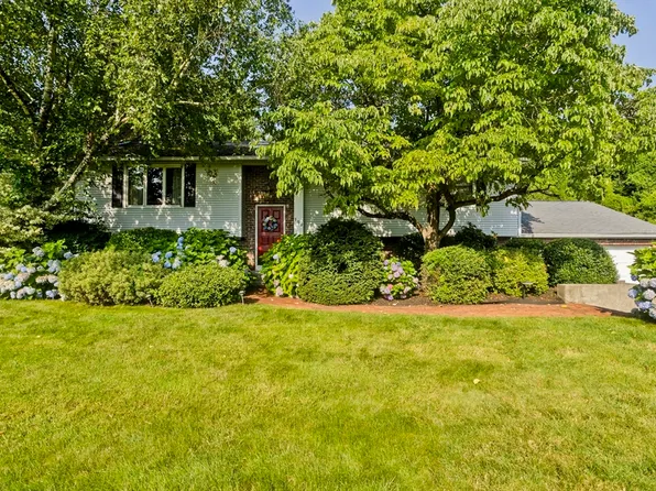 158 Central Park Dr, Holyoke, MA 01040