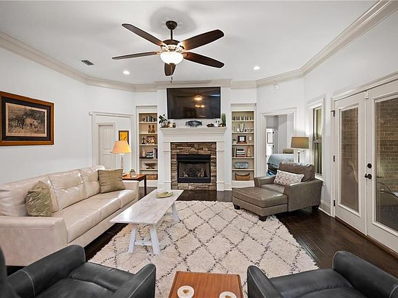 4th image of 313 Pecan Ridge Blvd