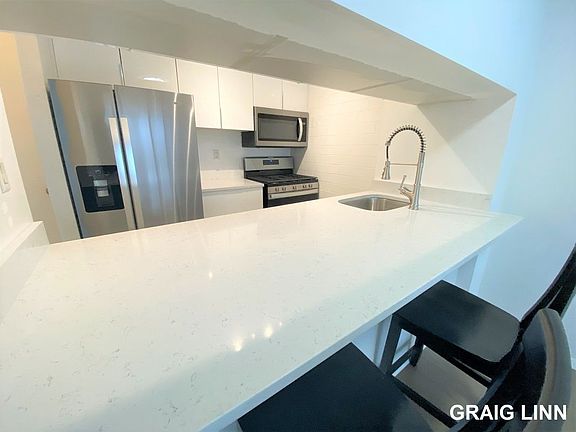 4th image of 350 W 50th St #3UU