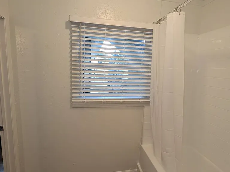 4221 Duquesne Ave — Photo 10