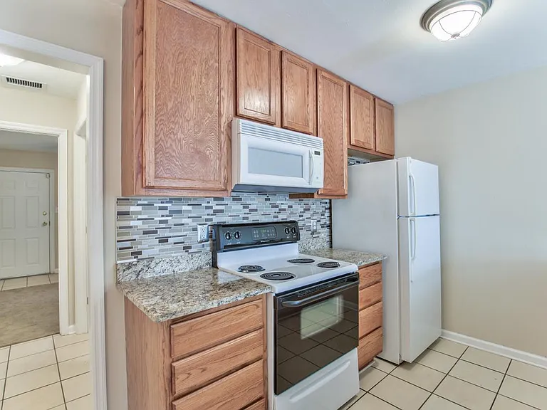 226 Columbia Dr #14 — Photo 10