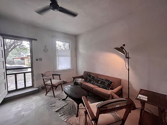 4th image of 825 N Queen Ave