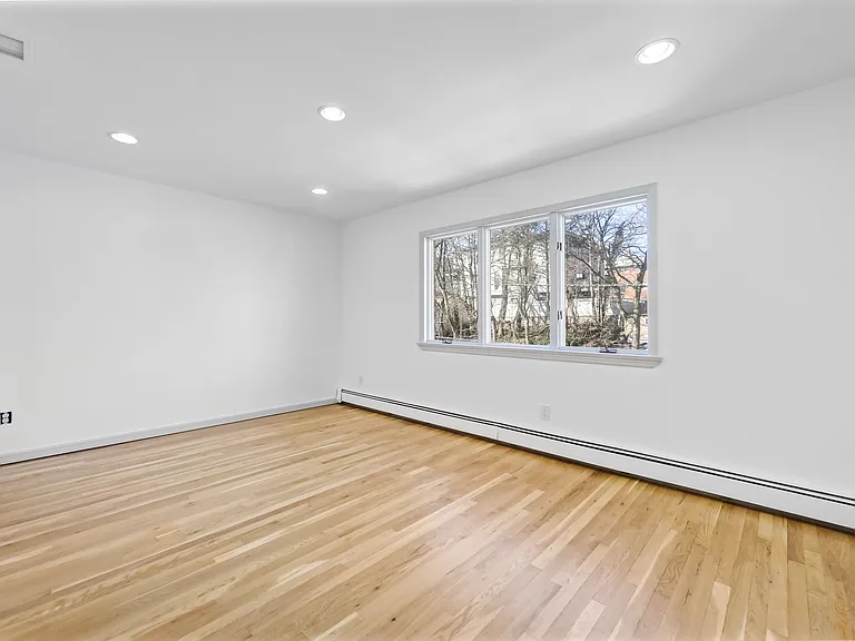 456 Jane St #B — Photo 16