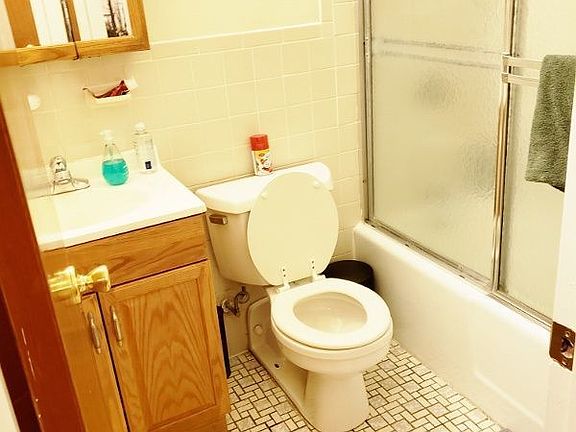 5th image of 2927 24th Ave APT 2C
