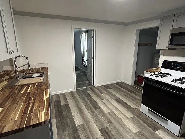 627 N King St — Photo 12