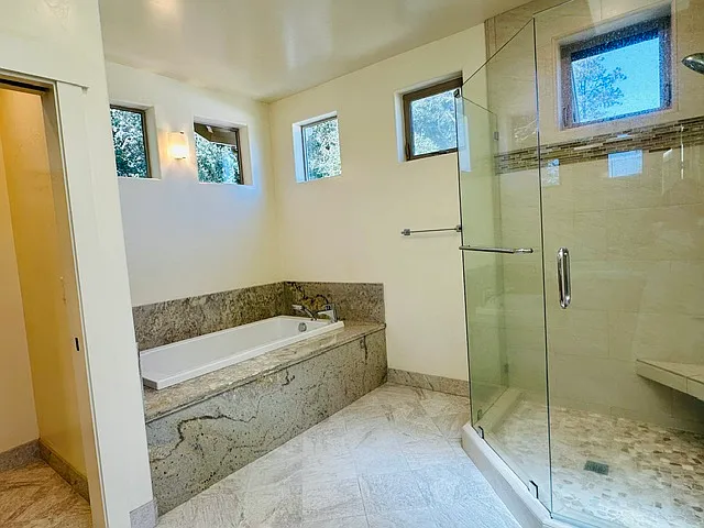 512 Lockewood Ln — Photo 15