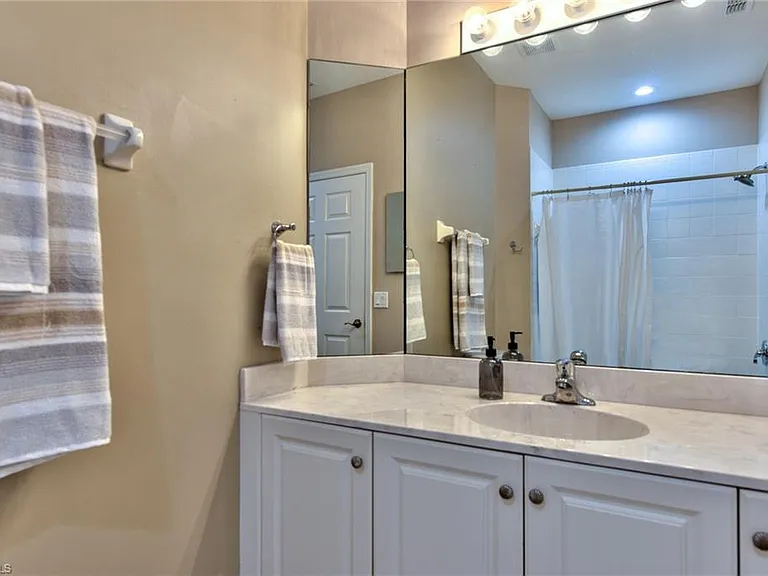 20081 Seagrove St #902 — Photo 18
