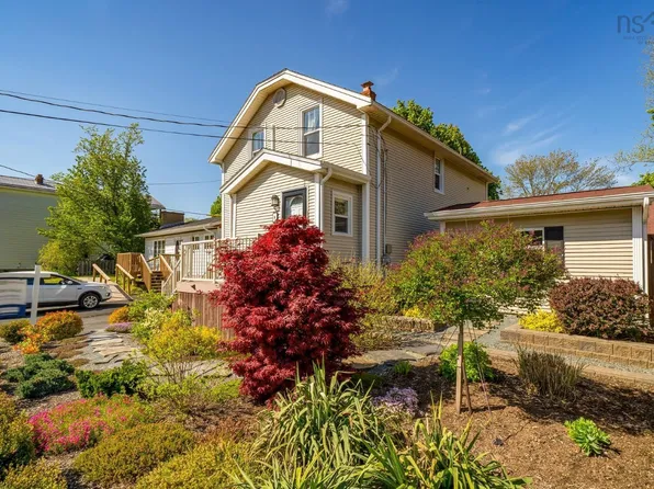 8 Eaton Ave, Halifax, NS B2Y 2X5