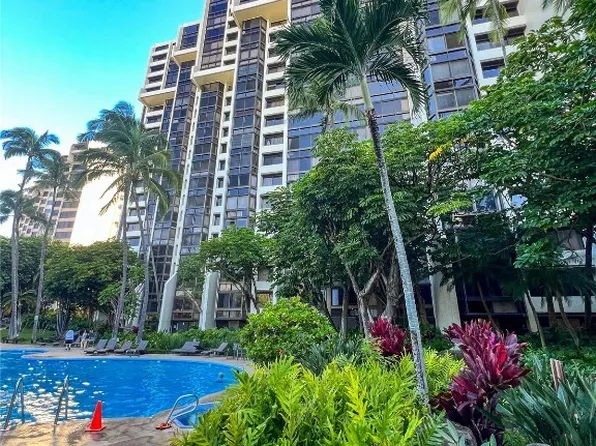 521 Hahaione St #28G, Honolulu, HI 96825