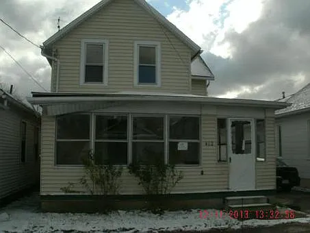 412 Neil St photo 1