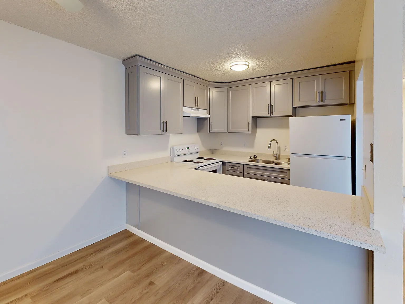 Garden Court Apartments — Photo 1