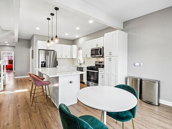 4th image of 2447 Oak Park Ave