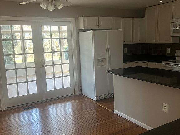 3rd image of 13549 Wisteria Dr