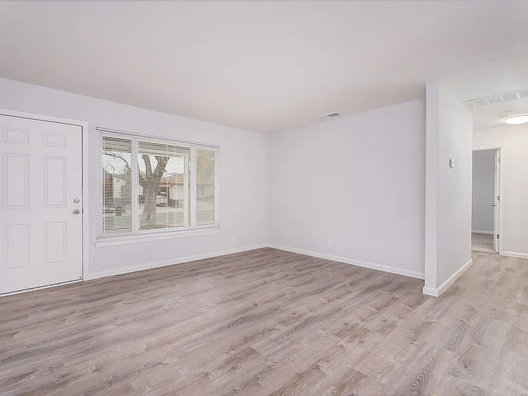 6037 N Haven Dr — Photo 5