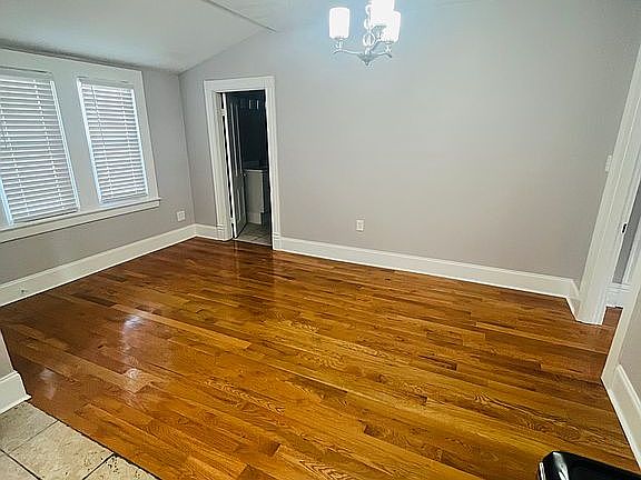 4th image of 435 N Main St