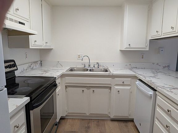 4th image of 9279 Corinthian Cir